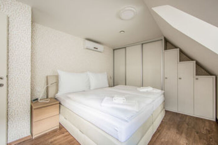 Room 7 of 21