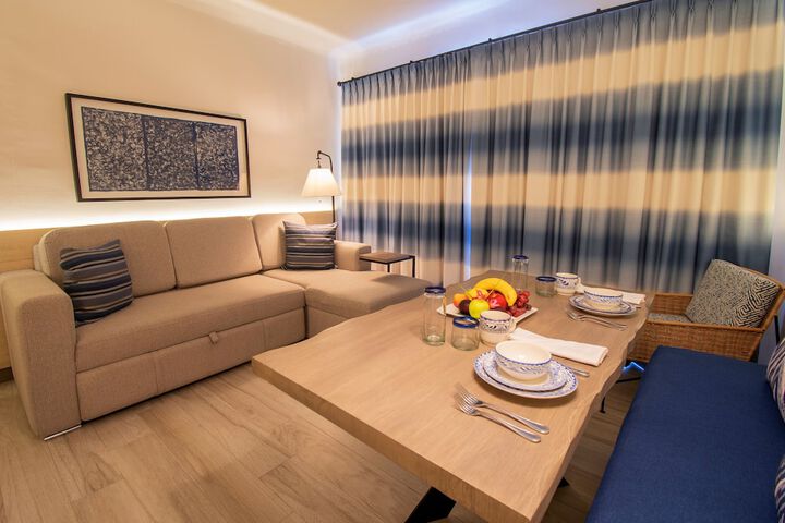 Room 10 of 76