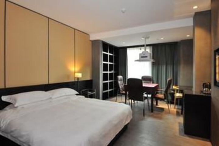 Room 18 of 27