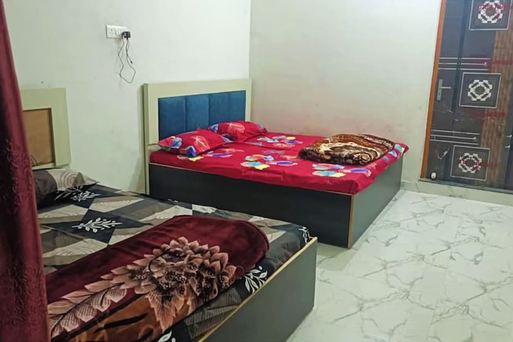 Room 10 of 12