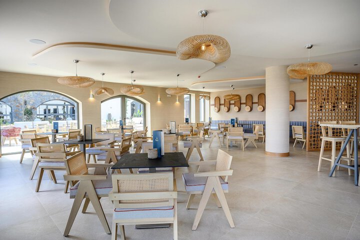Lounge 196 of 242