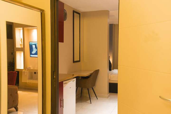 Room 27 of 109