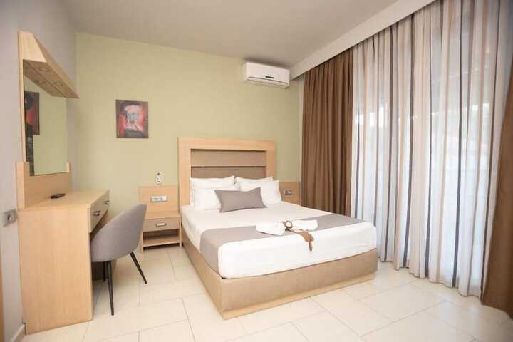 Room 19 of 38