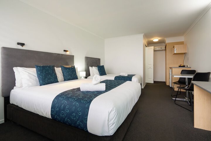Room 10 of 65