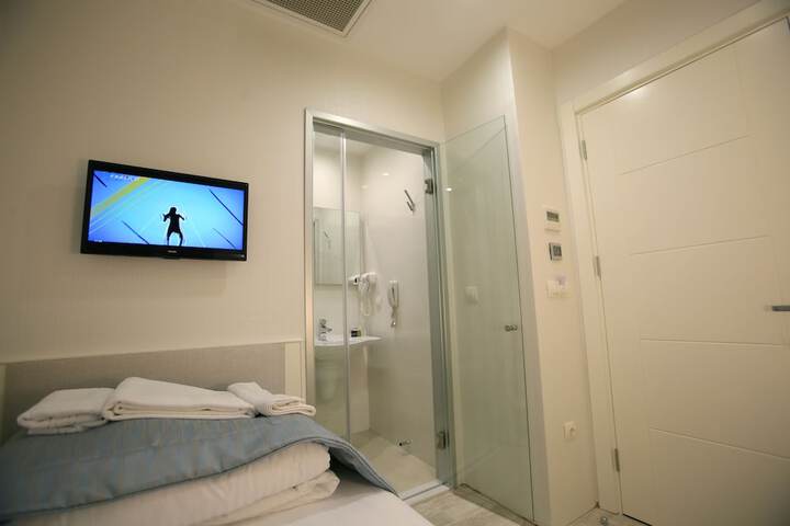 Room 4 of 17