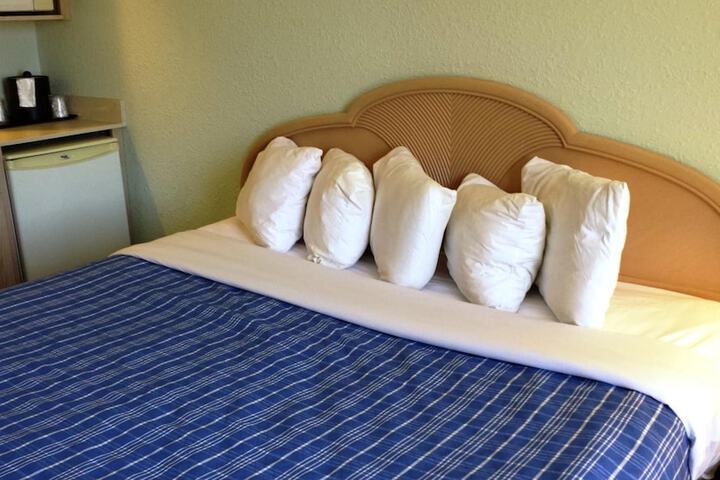 1 King Bed Suite (1 of 19)