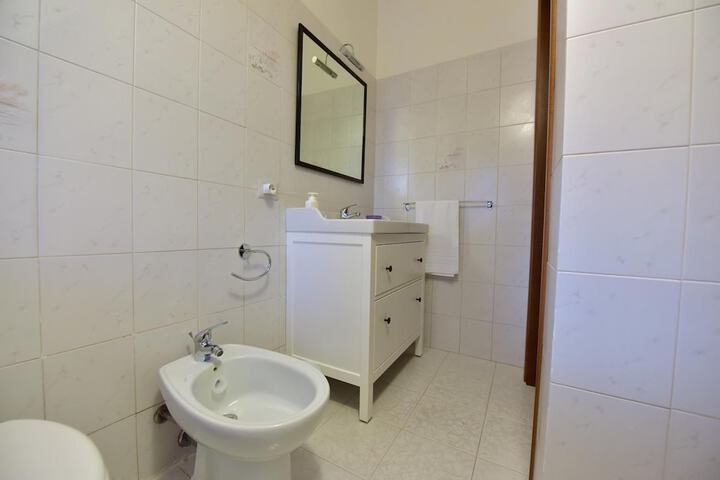 Room 16 of 28