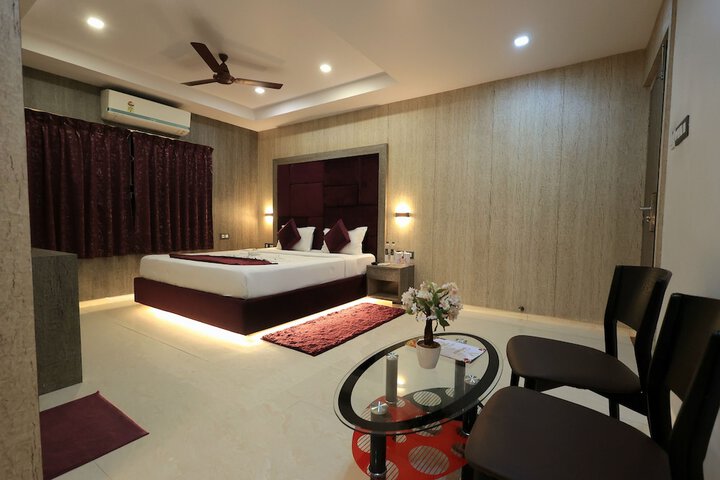 Room 13 of 44