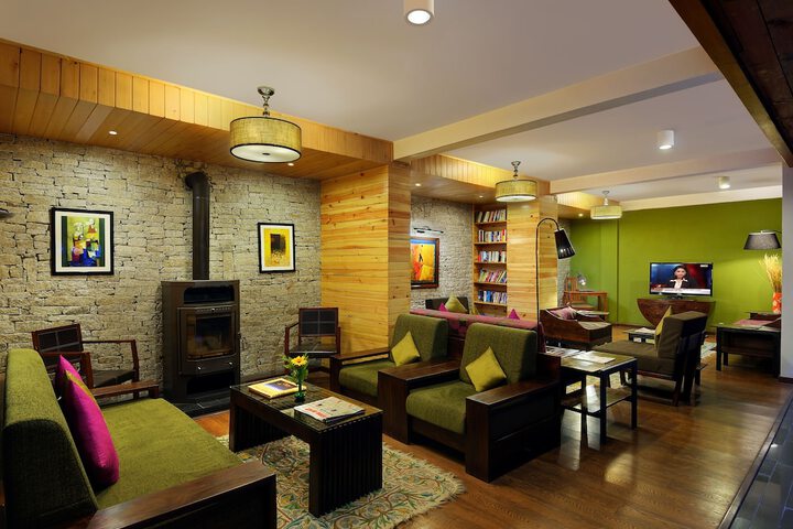 Lounge 85 of 120