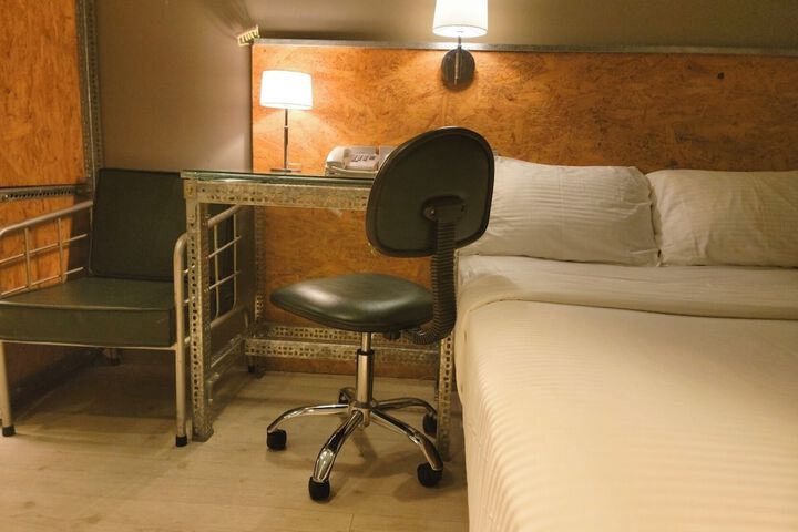 Room 21 of 40