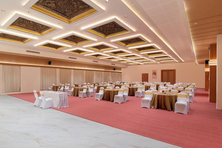 Ballroom/Hall 52 of 72