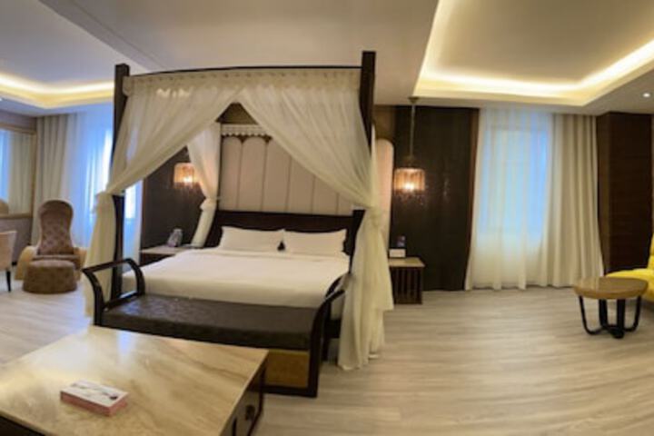 Room 27 of 80