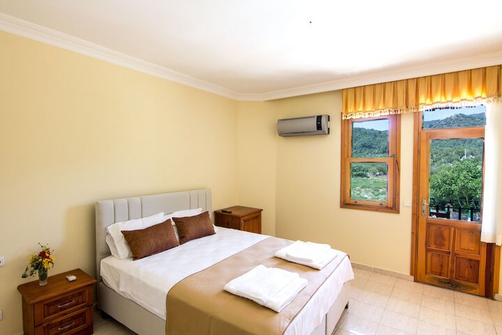 Room 8 of 60