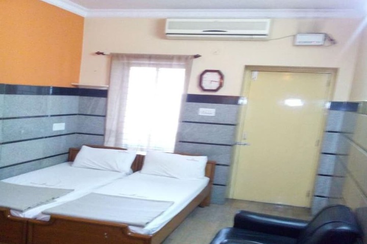 Room 4 of 9