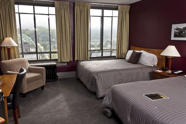 Interior Economy Queen Bed Pet Friendly (17 of 47)