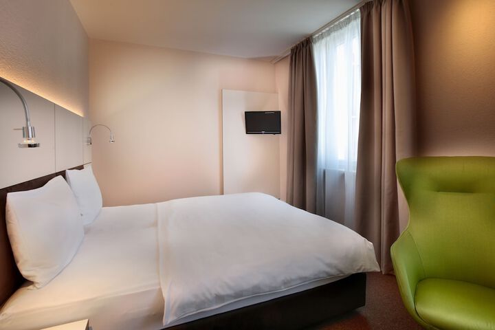 Room 8 of 20