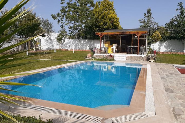 Pool 10 of 16
