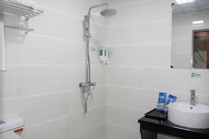 Room 10 of 12