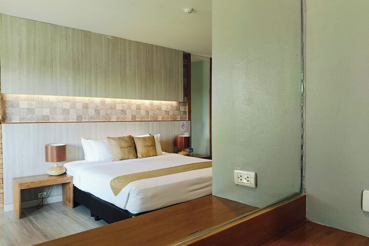 Room 6 of 119