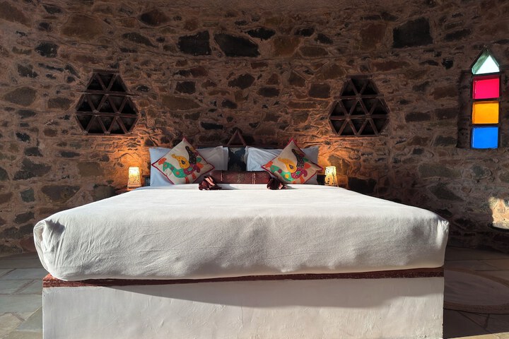 Room 16 of 172