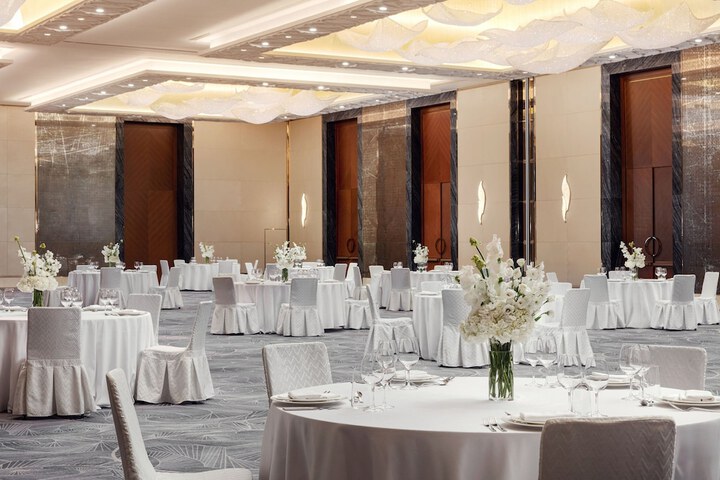 Ballroom/Hall 97 of 117