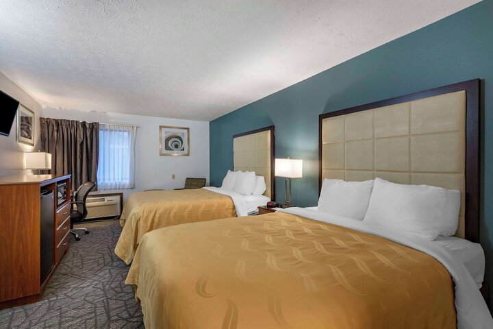 2 Queen Beds (6 of 14)