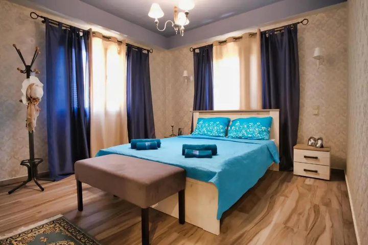 Room 6 of 11