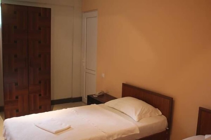Room 27 of 63