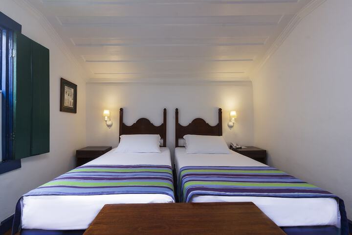 Room 5 of 104