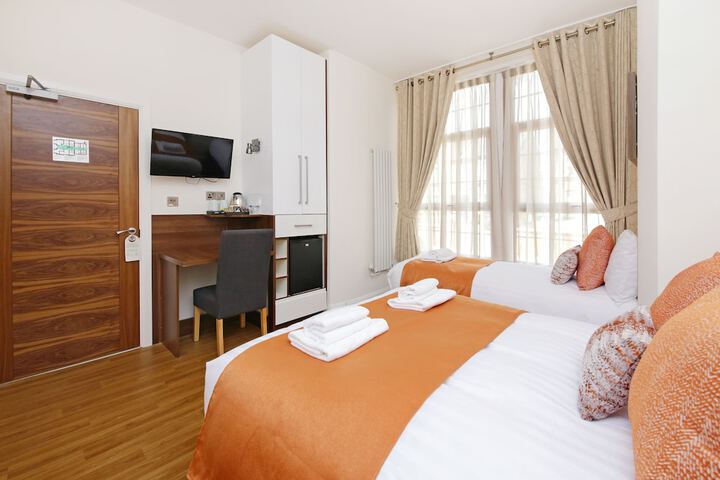 Room 45 of 171