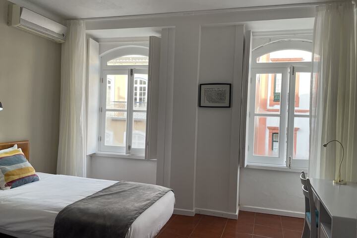 Room 32 of 47