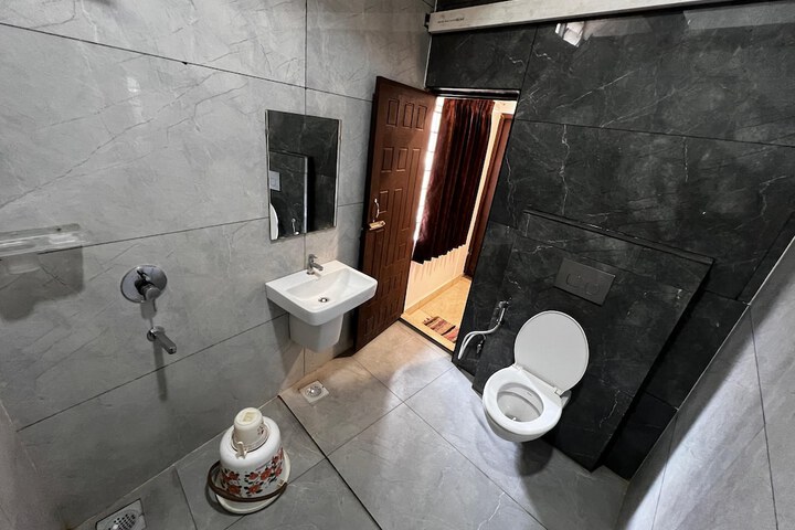 Room 10 of 21