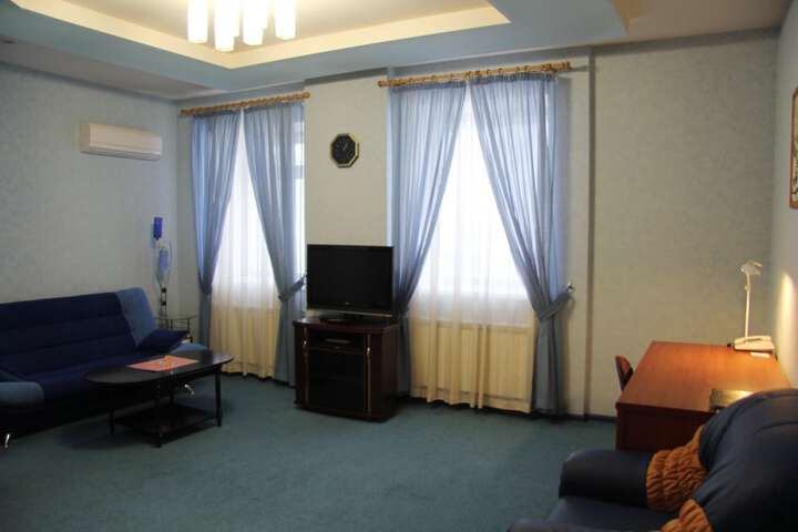 Room 6 of 53