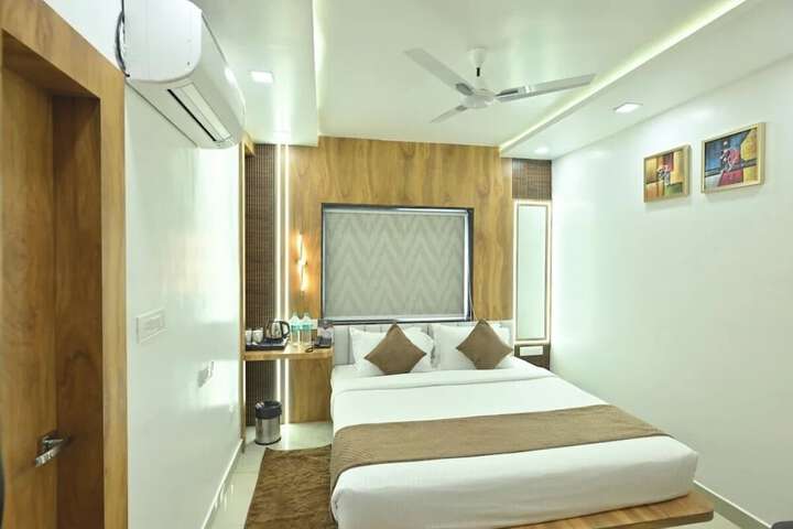 Room 11 of 50