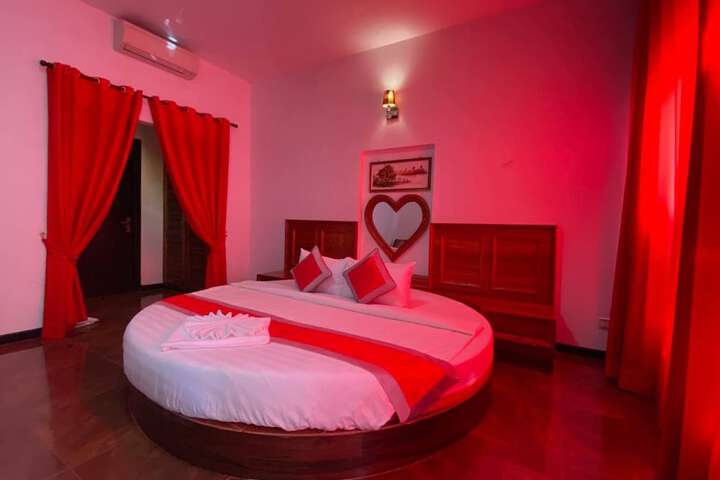 Room 28 of 83