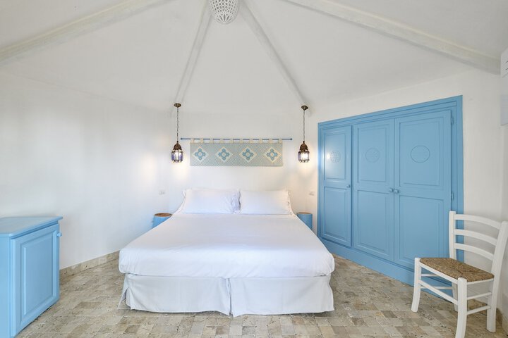 Room 9 of 38
