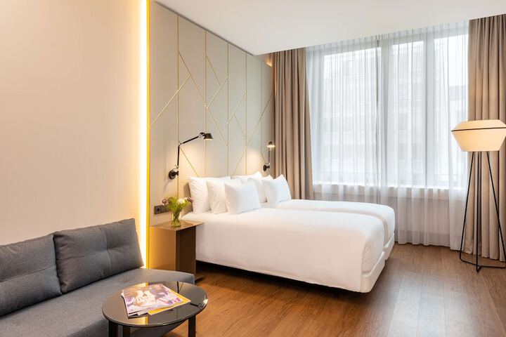 Room 32 of 58