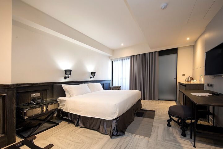 Room 17 of 243
