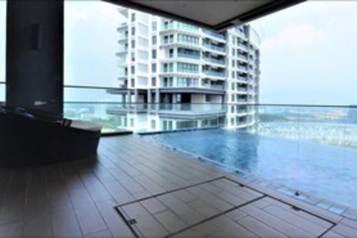 Pool 13 of 18