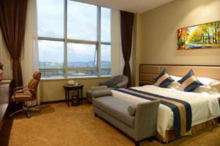 Room 10 of 11