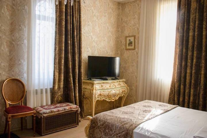 Room 16 of 25