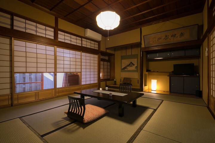 Room 16 of 90