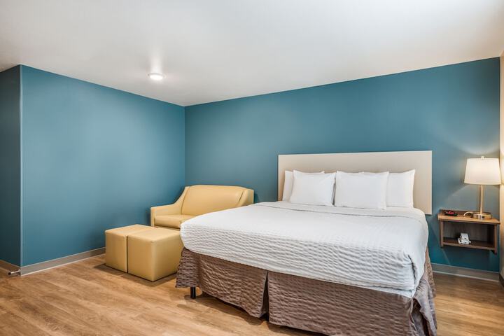 1 Queen Bed (16 of 28)