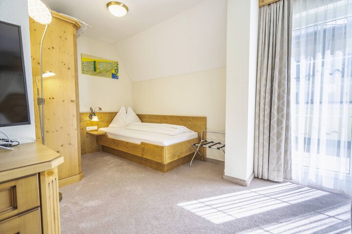 Room 33 of 63