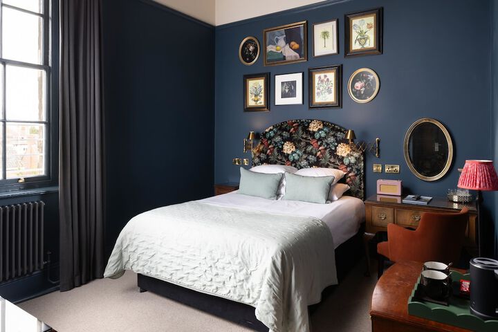 Room 42 of 107