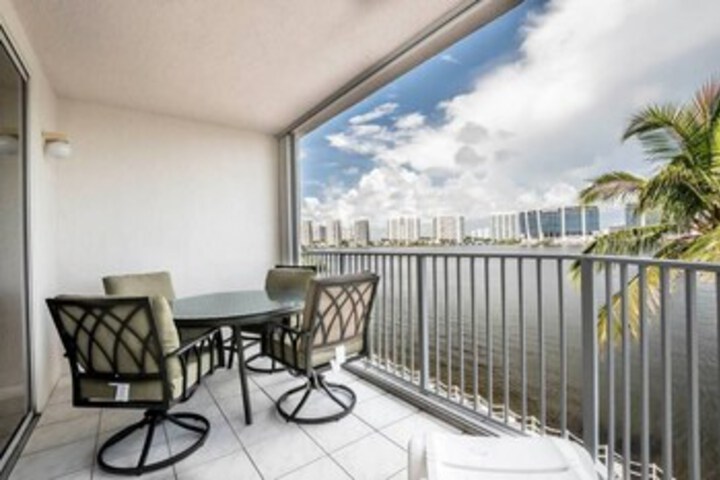 Exterior of Les Pelicans 404 - 4 People Sunny Isles Str-01043