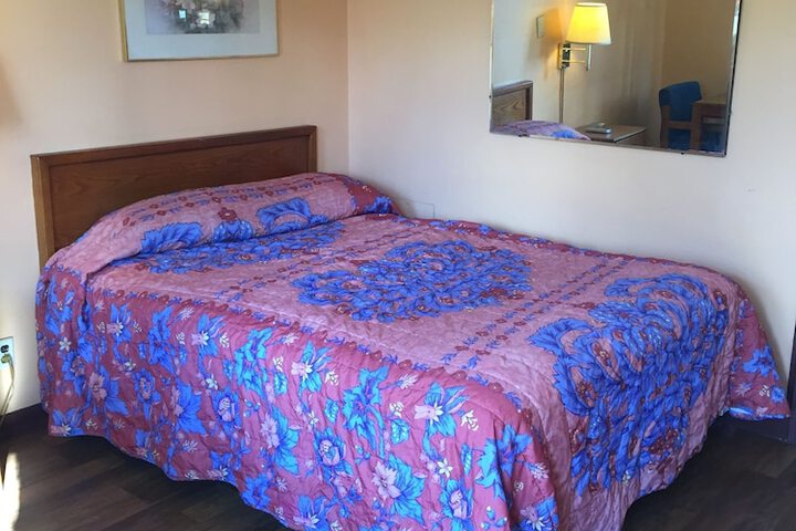 Room 4 of 16