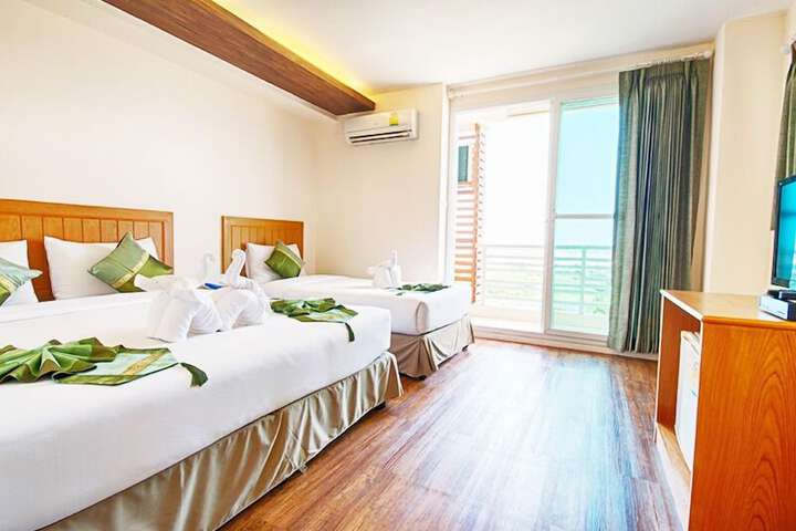 Room 7 of 28
