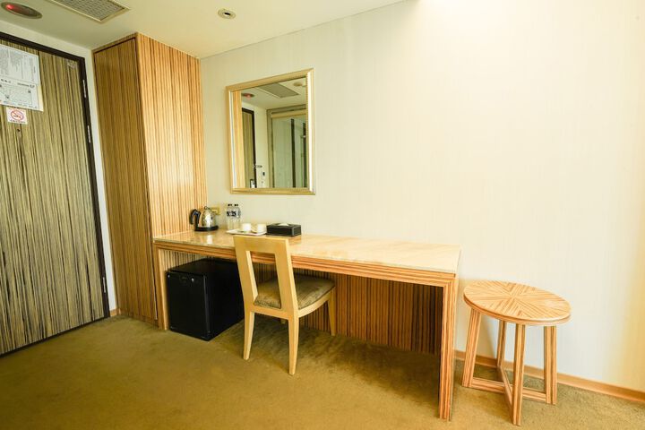Room 14 of 66