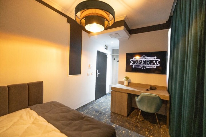 Room 7 of 42